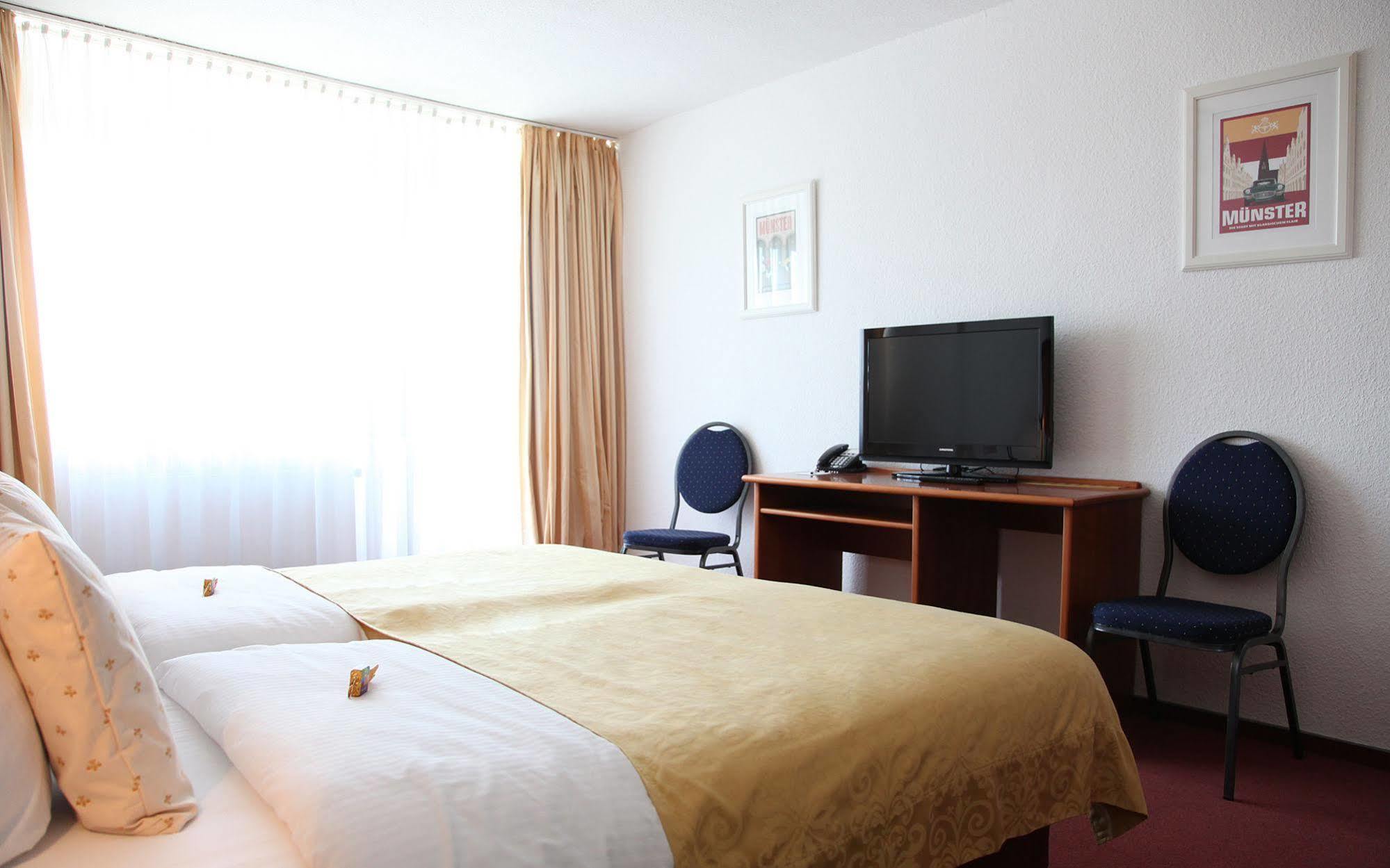 Cityhotel Amadeus มึนสเทอร์ ภายนอก รูปภาพ